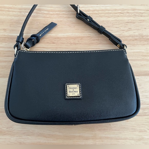 Dooney & Bourke leather crossbody. Color: Black - Picture 3 of 9
